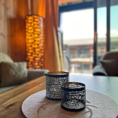 Modern In In Out דירה