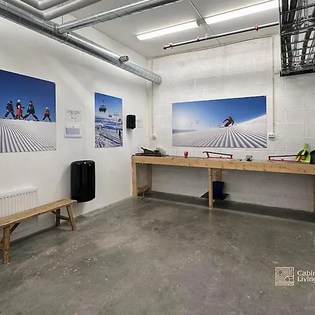 Modern In In Out דירה