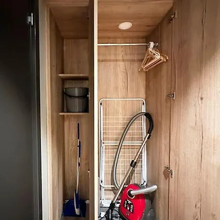 Modern In In Out טריסיל