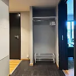 Modern In In Out דירה טריסיל