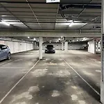 דירה Modern In In Out טריסיל