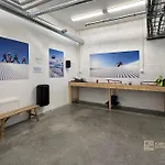 Modern In In Out דירה